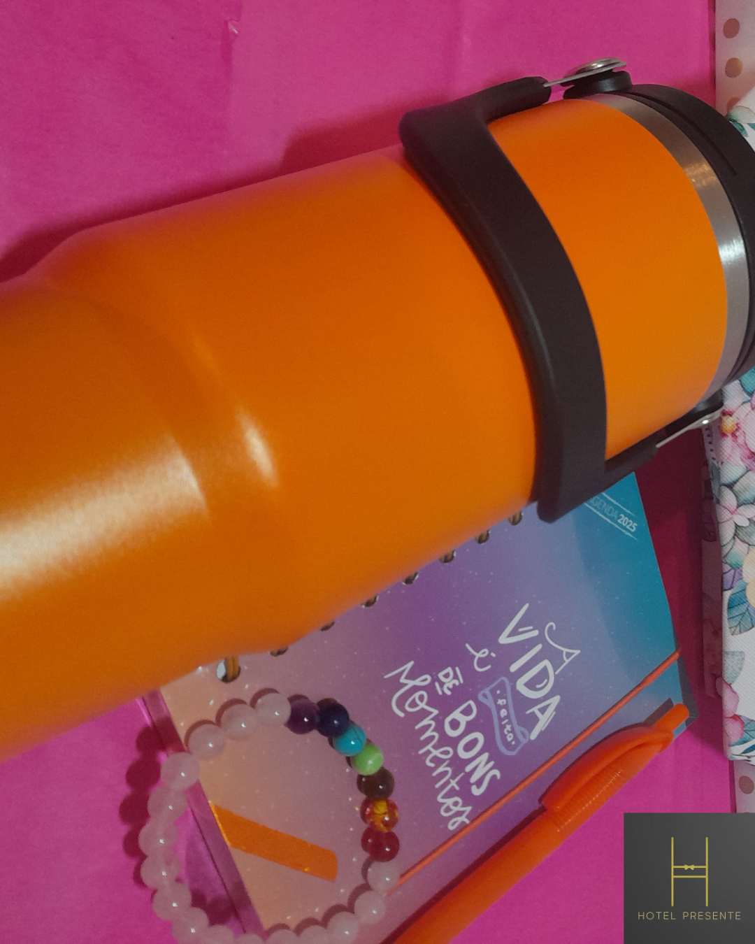 Kit TUMBLER 900ml, Agenda 2025, Caneta, pulseira e bolsa - ref. KIT.004